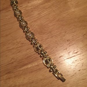 Goldtone bracelet, 7”